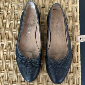 Pre loved grey quilted Chanel cap toe ballet flats, size 39
